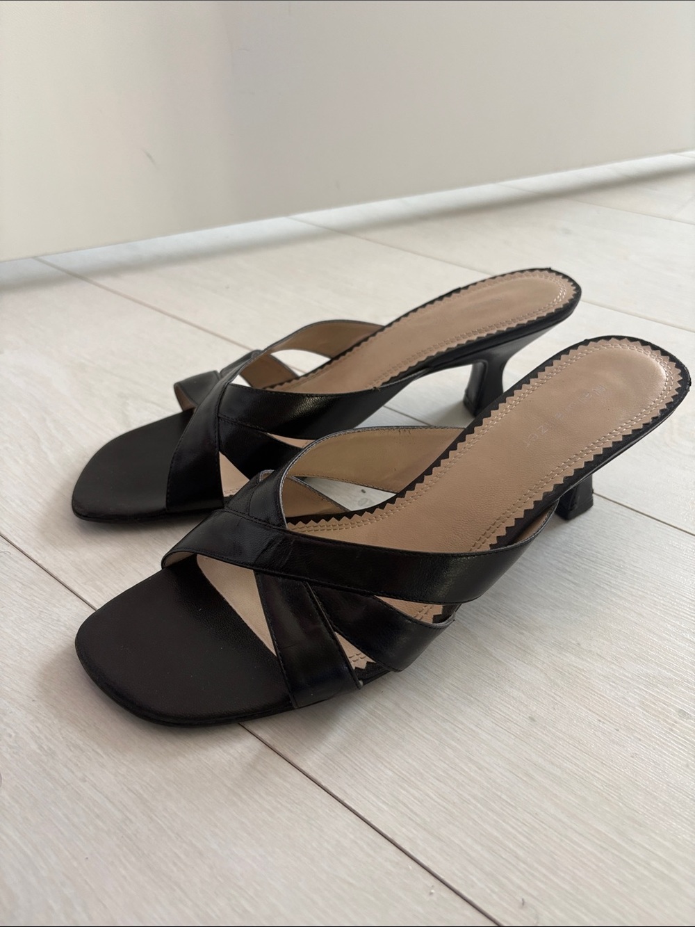 Naturalizer Black Leather Kitten Heels